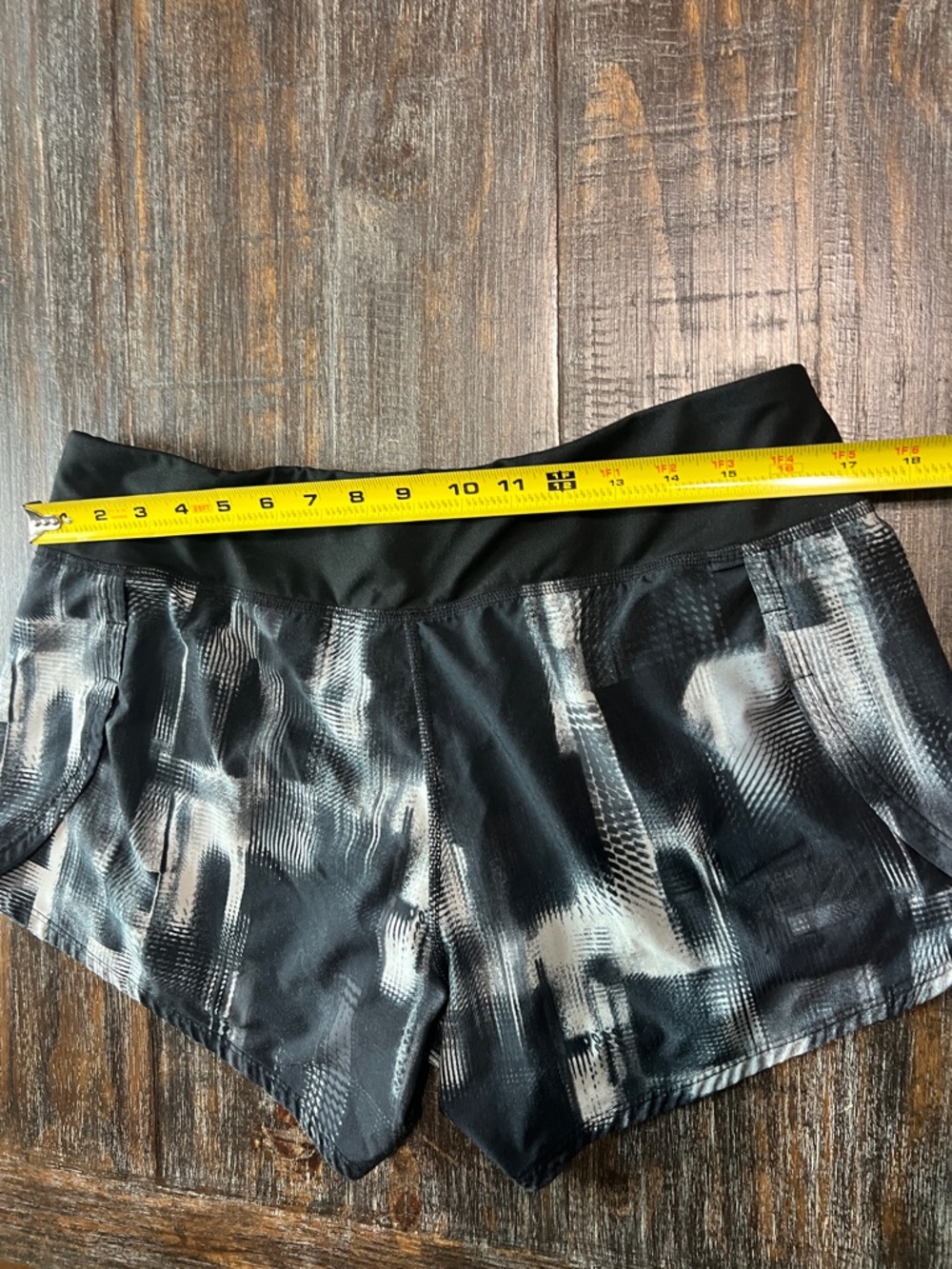 Brooks Black & White Abstract-Print Women’s Athletic Shorts - Picture 5 of 5